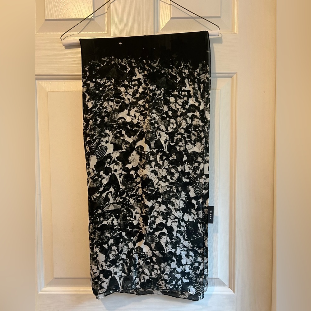 AKRIS Studio 54 scarf - are you in the photo??
